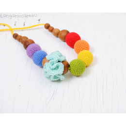 Collier d'allaitement et de portage - colori arc-en-ciel et fleur bleue